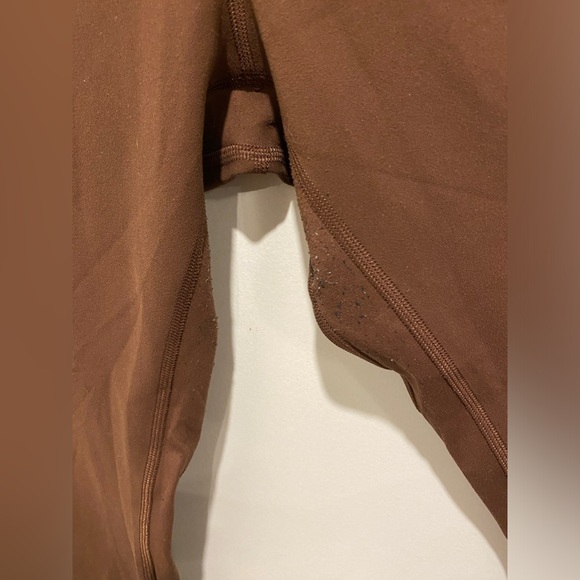 Lullulemon legging was seldom used - Picture 4 of 8